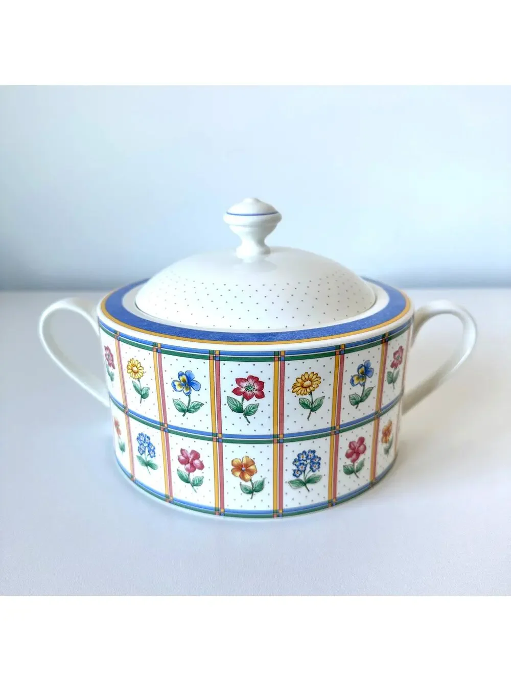Vintage Villeroy & Boch Julie 2.5 Qt Round Covered Casserole Tureen w Lid